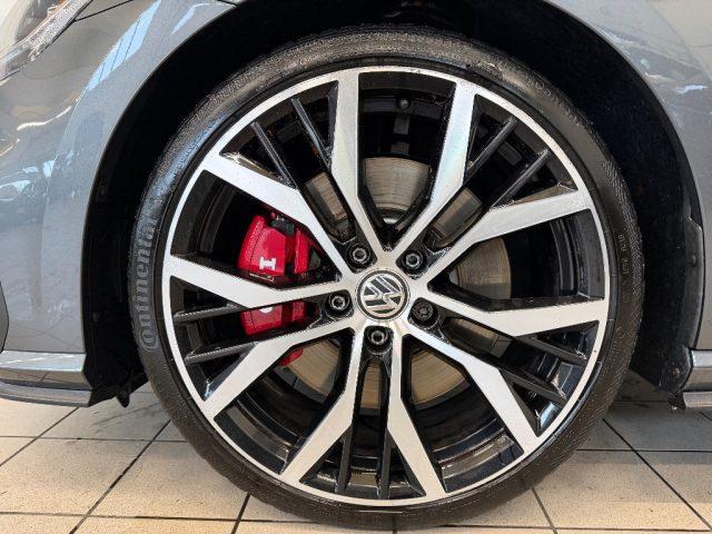 VOLKSWAGEN Golf GTI Performance DSG