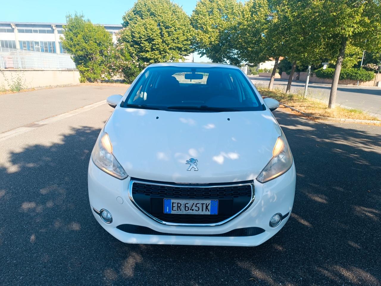 Peugeot 208 1.2 5 porte 99.000 KM NEOPATENTATI