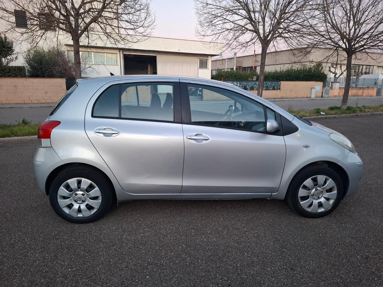 Toyota Yaris 1.0 5 porte SOLAMENTE 104.000 KM