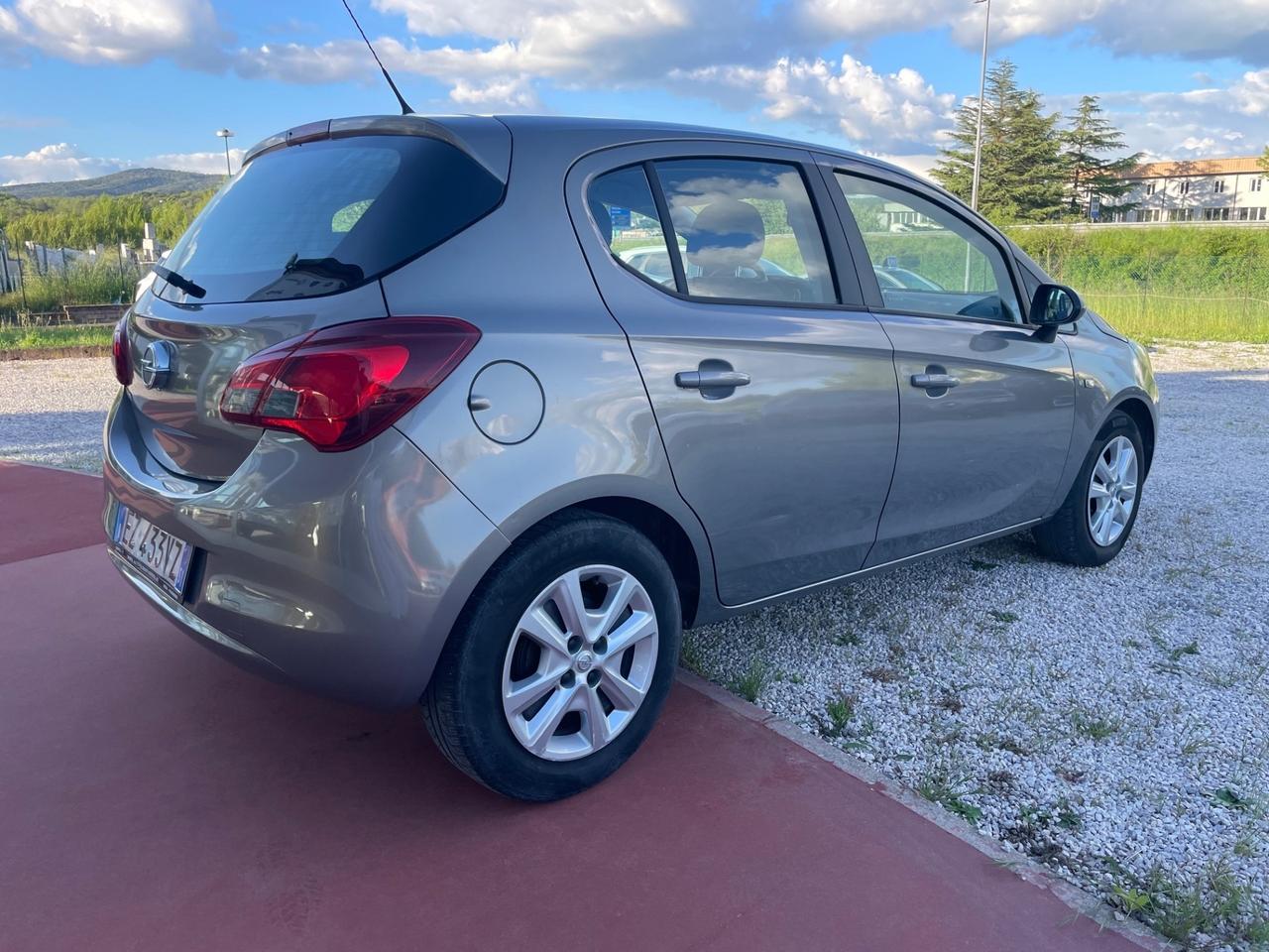 Opel Corsa 1.4 Benzina / GPL - Neopatentati
