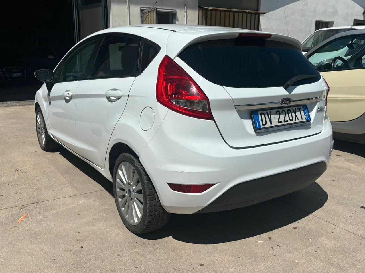 Ford fiesta benzina 1.4 tenuta bene