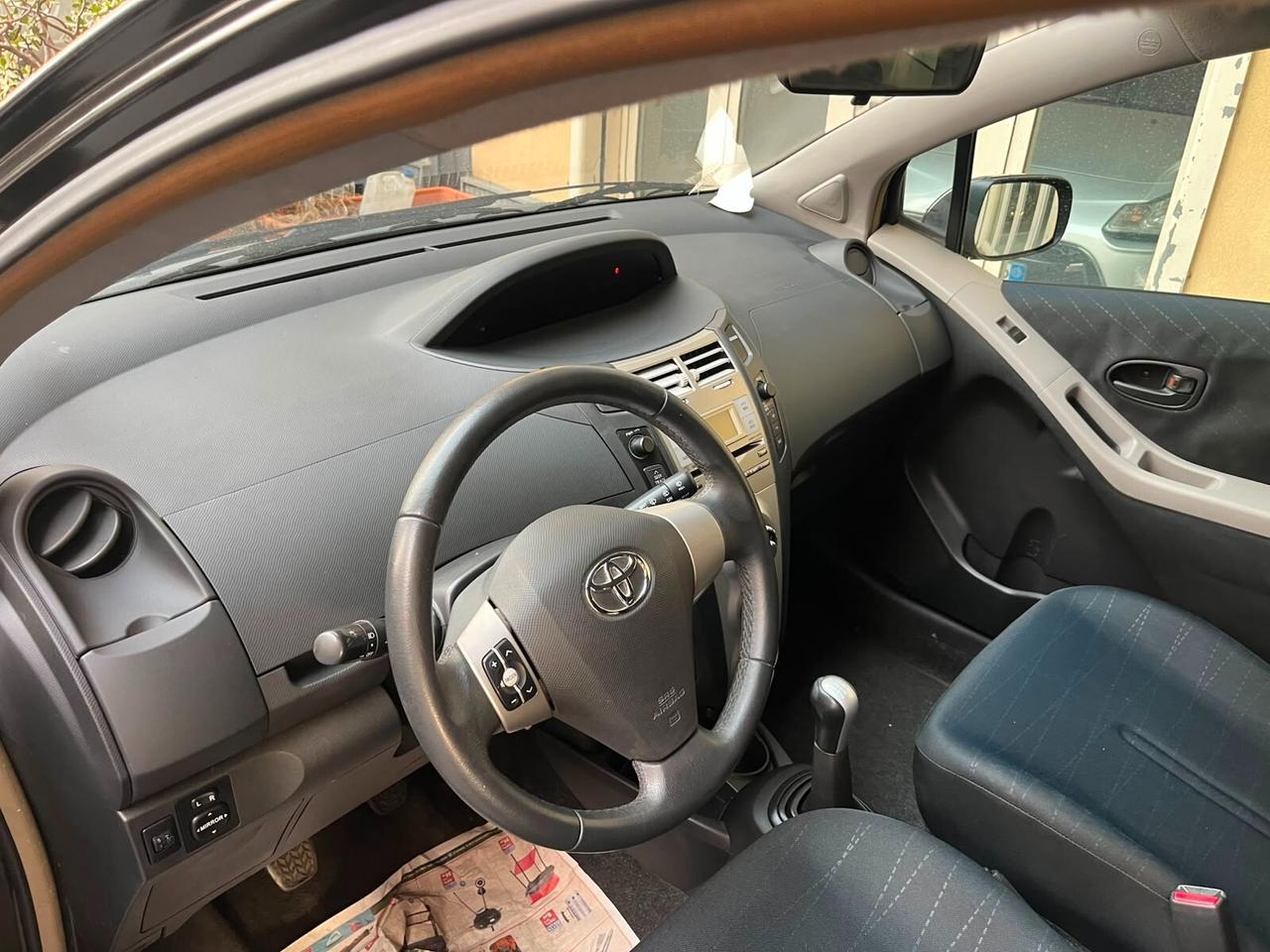 Toyota Yaris 1.0 3 porte Sol