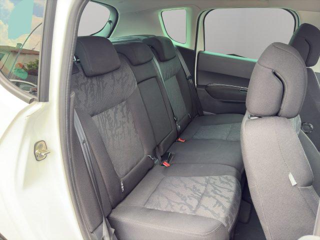 PEUGEOT 3008 1.6 HDi 112CV cambio robotizzato Tecno