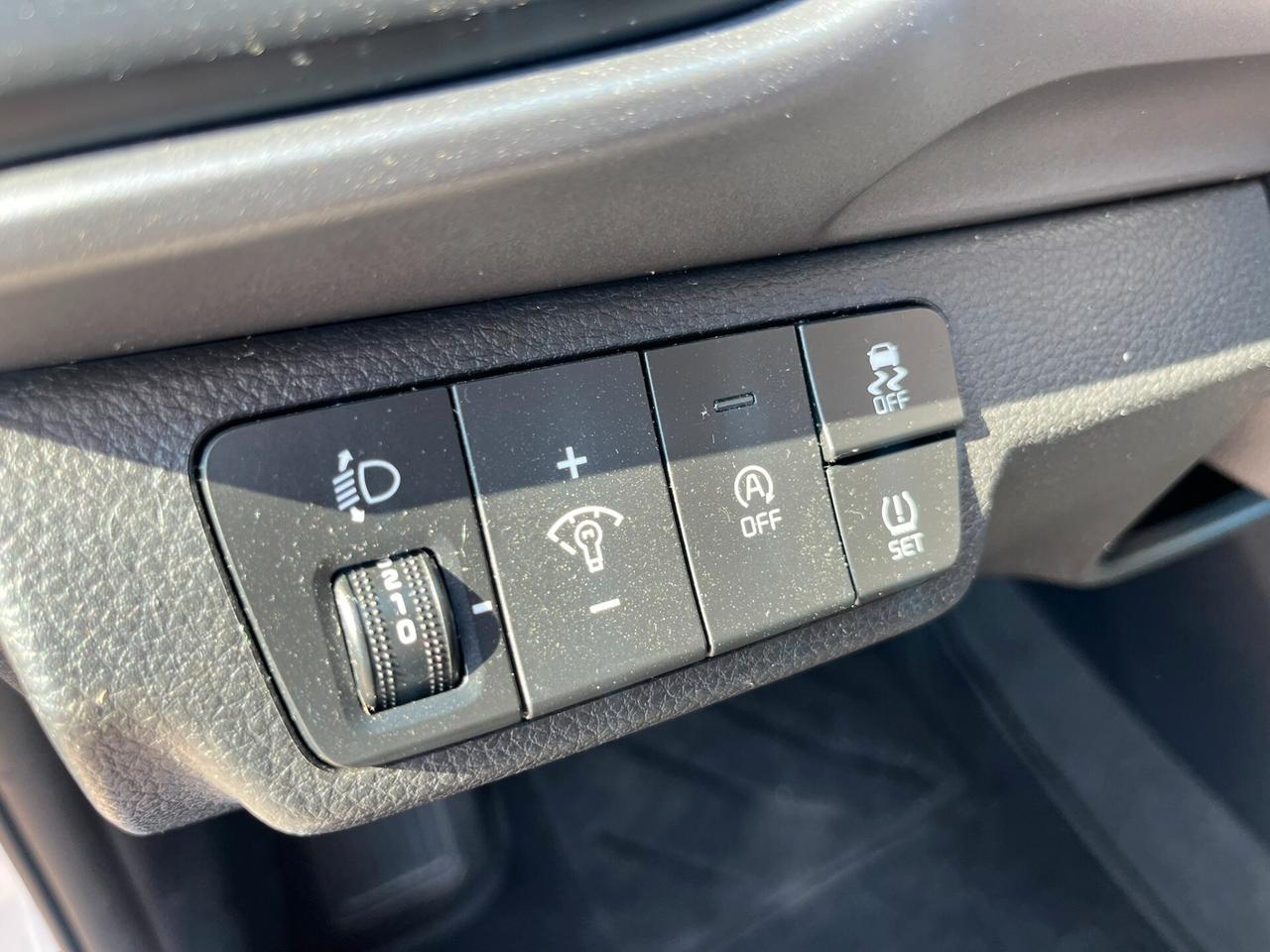 Kia Stonic 1.0 T-GDi 120 CV MHEV DCT Style Neopatentati