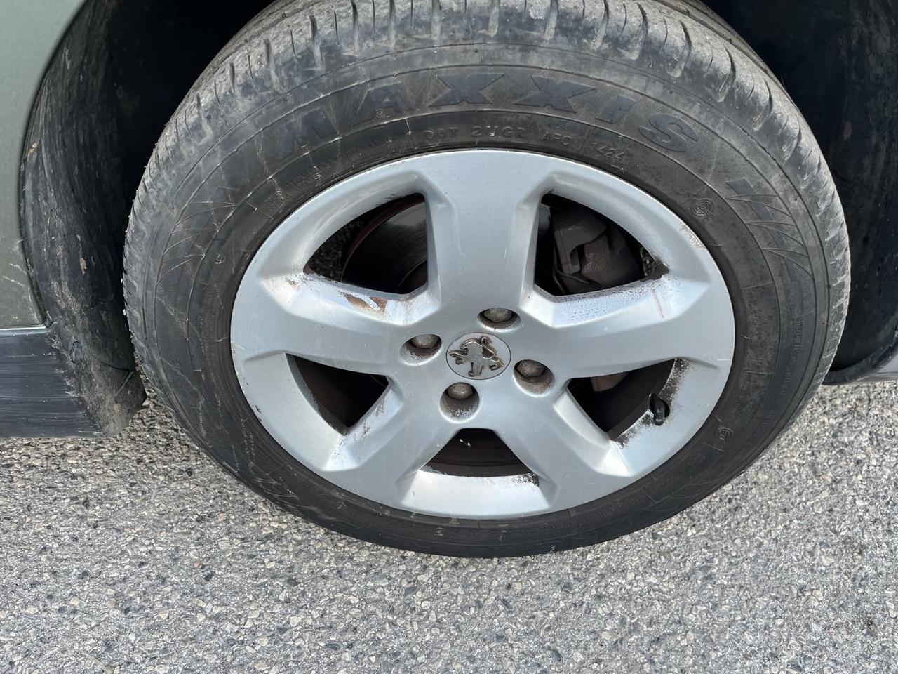 Peugeot partner tepee-5P-1.6 hdi-2012