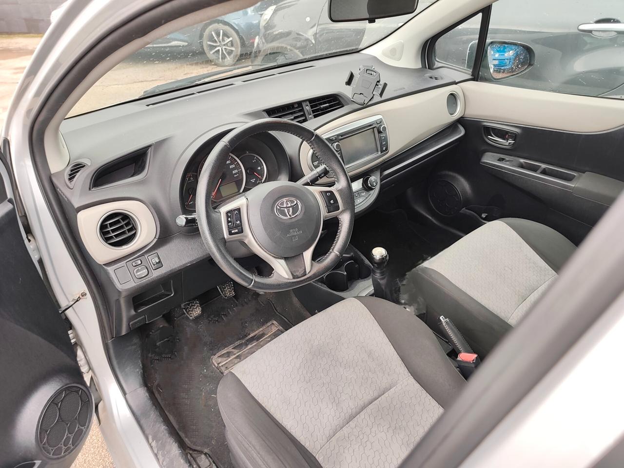 Toyota Yaris 1.0 BENZINA Lounge