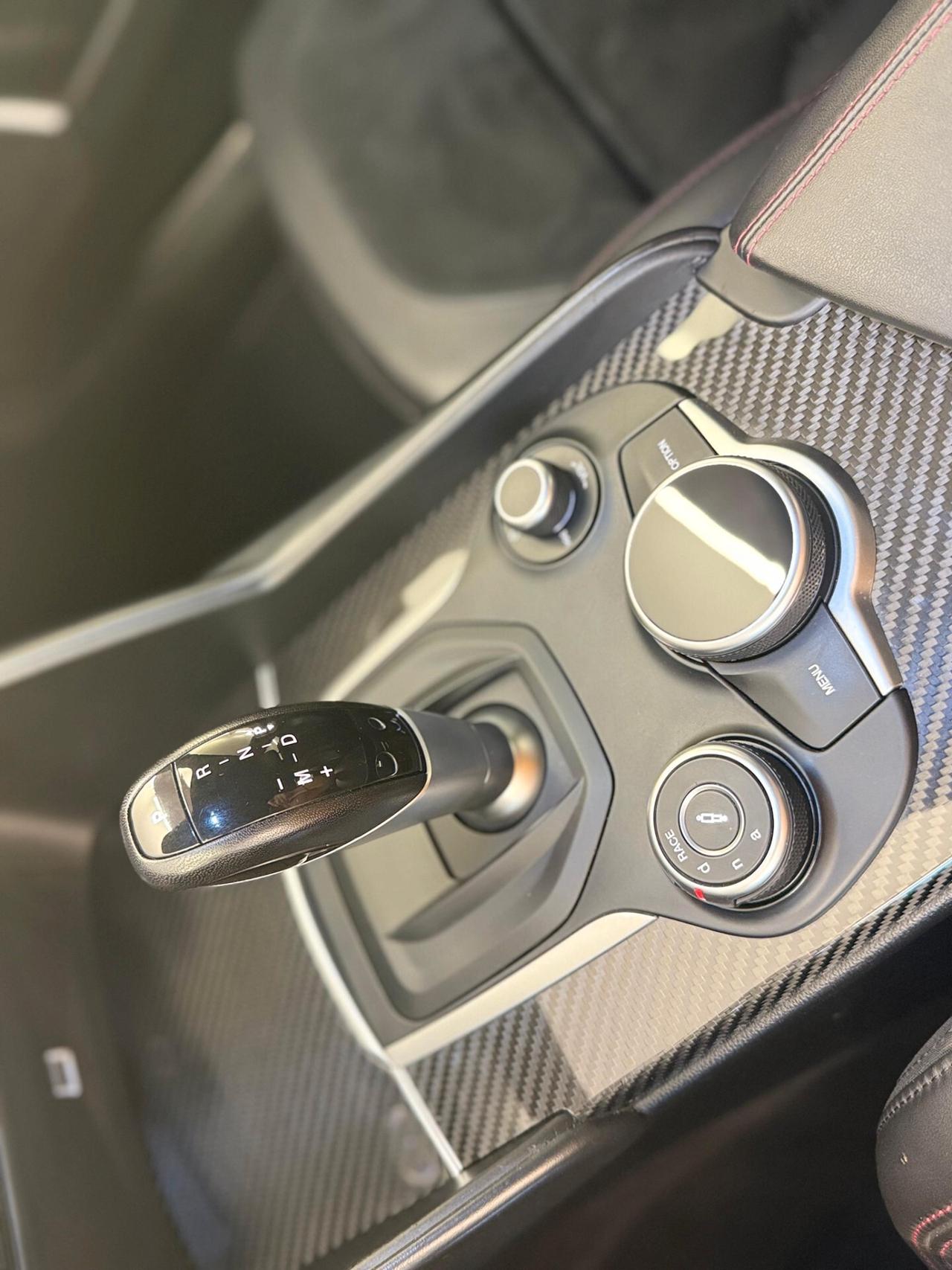 Alfa Romeo Giulia 2.9 V6 Bi-Turbo AT8 Quadrifoglio