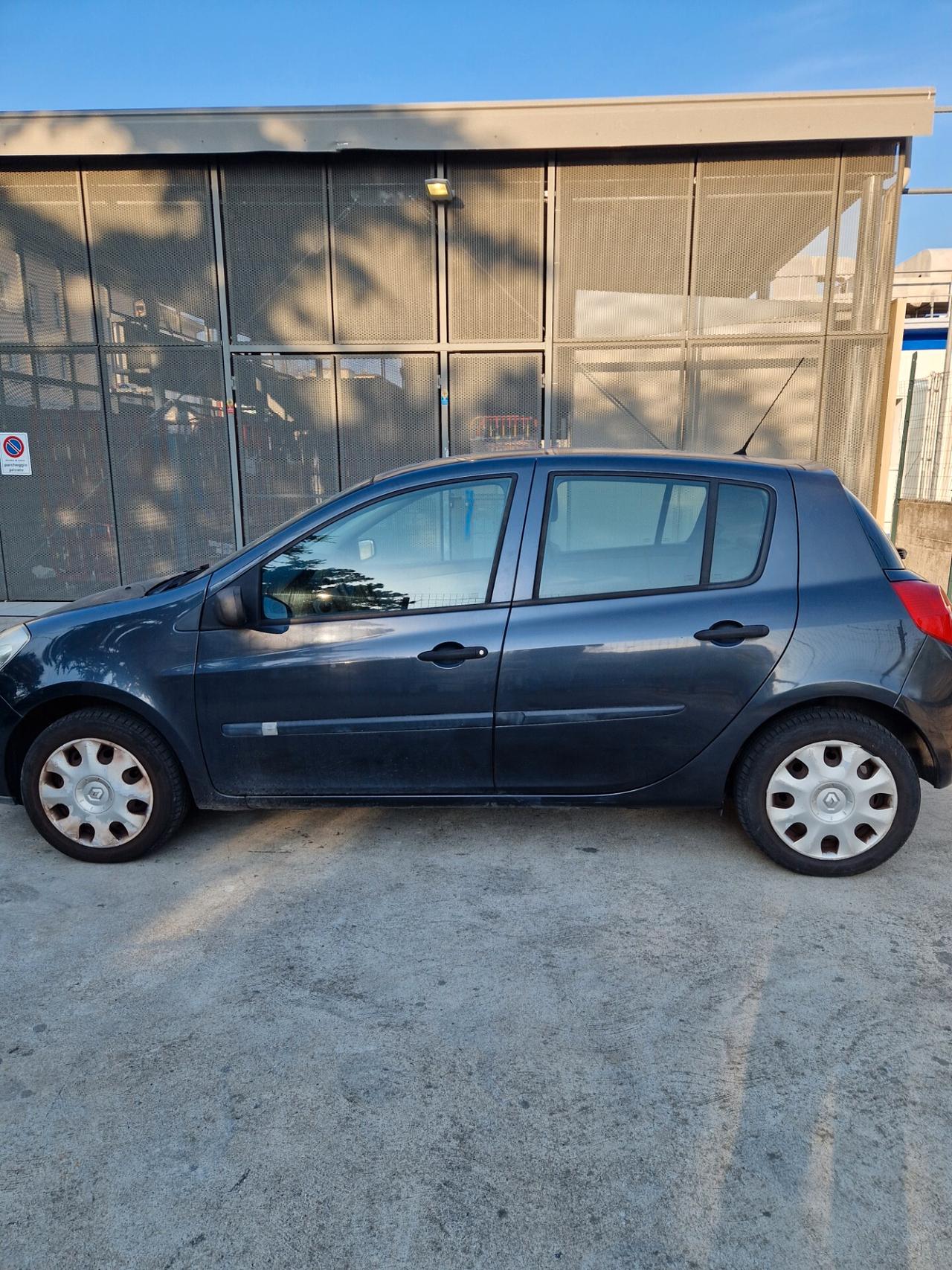 Renault Clio 1.2 benz - Garanzia 12 Mesi