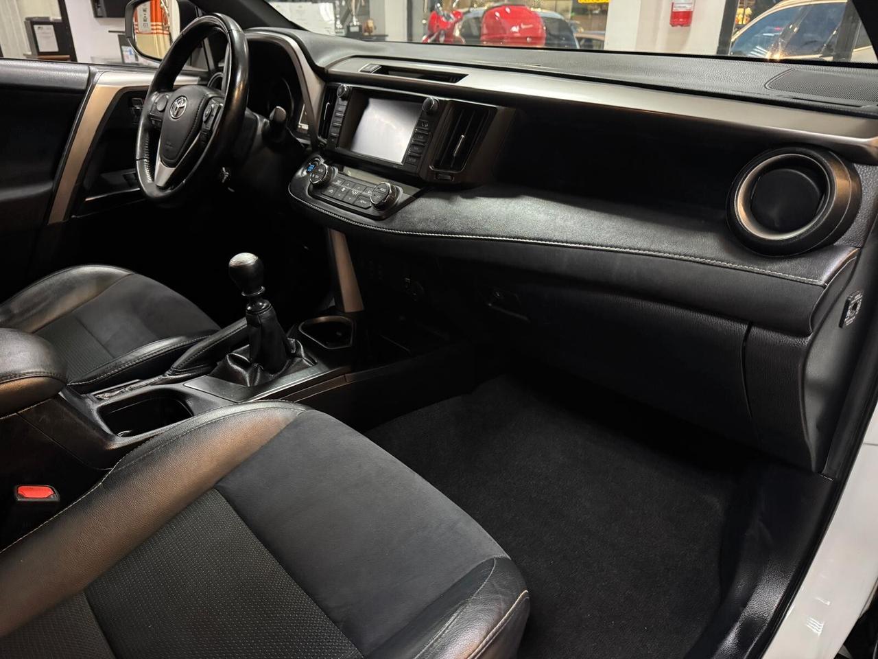 Toyota RAV 4 2.0 D-4D 2WD Lounge MY '17 UNICOPR. PARI AL NUOVO