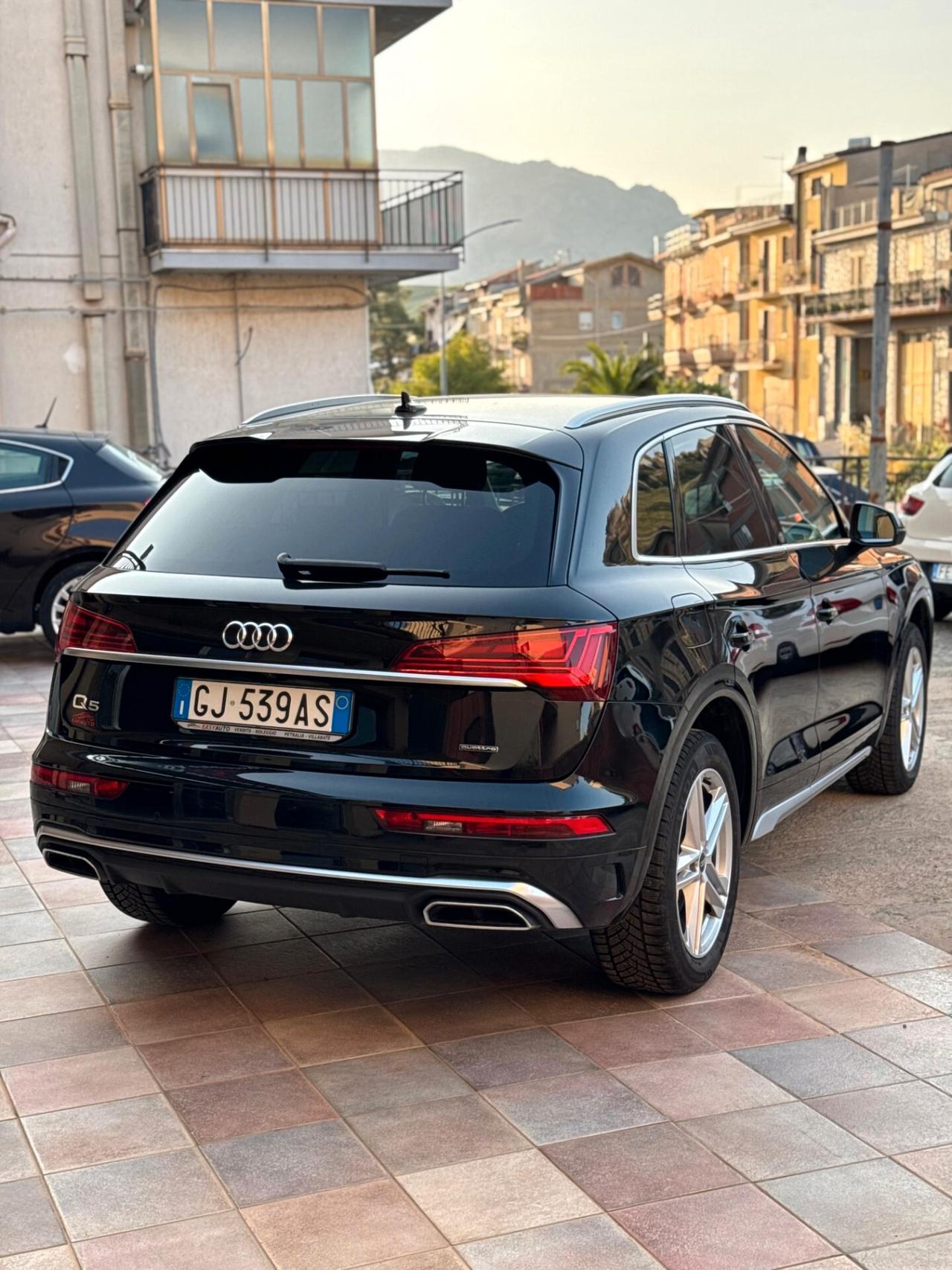 Audi Q5 40 tdi 204 CV Quattro S-tronic S-Line