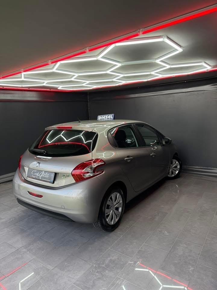 Peugeot 208 1.6 HDi 92 CV Allure 2014