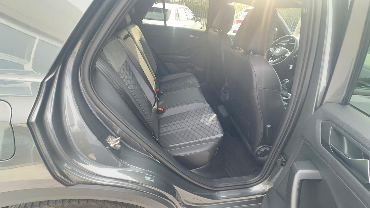 Volkswagen T-Roc 1.5 TSI ACT R-Line TUA DA 291€ ANTICIPO 0