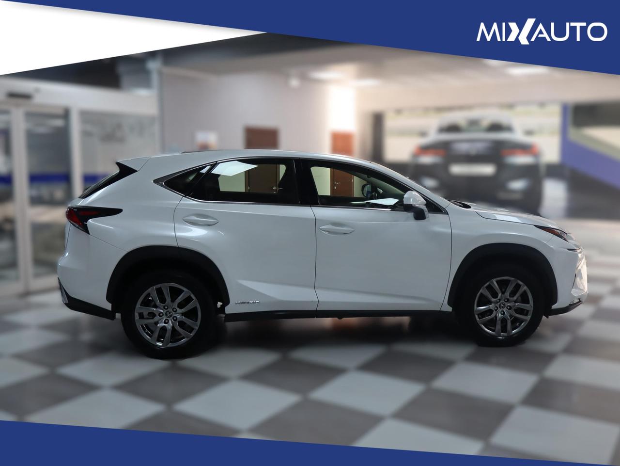 Lexus NX 300h 2.5 Premium 4WD AUTO