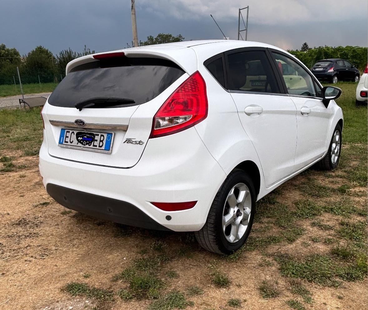 Ford Fiesta 1.4 5 porte Bz.- GPL Titanium