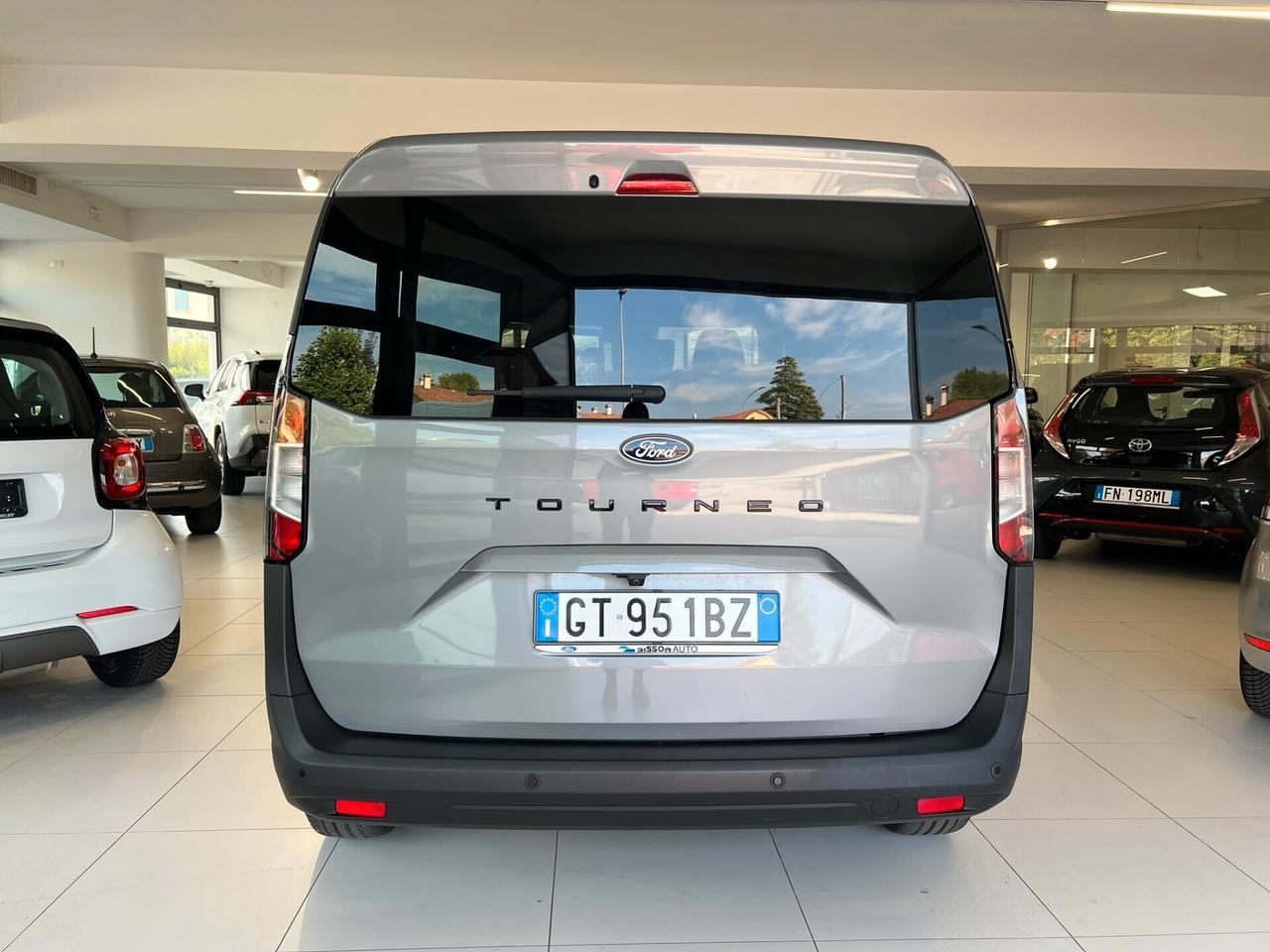 Ford Tourneo Courier 1.0 EcoBoost Titanium