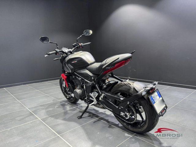 TRIUMPH Trident 660