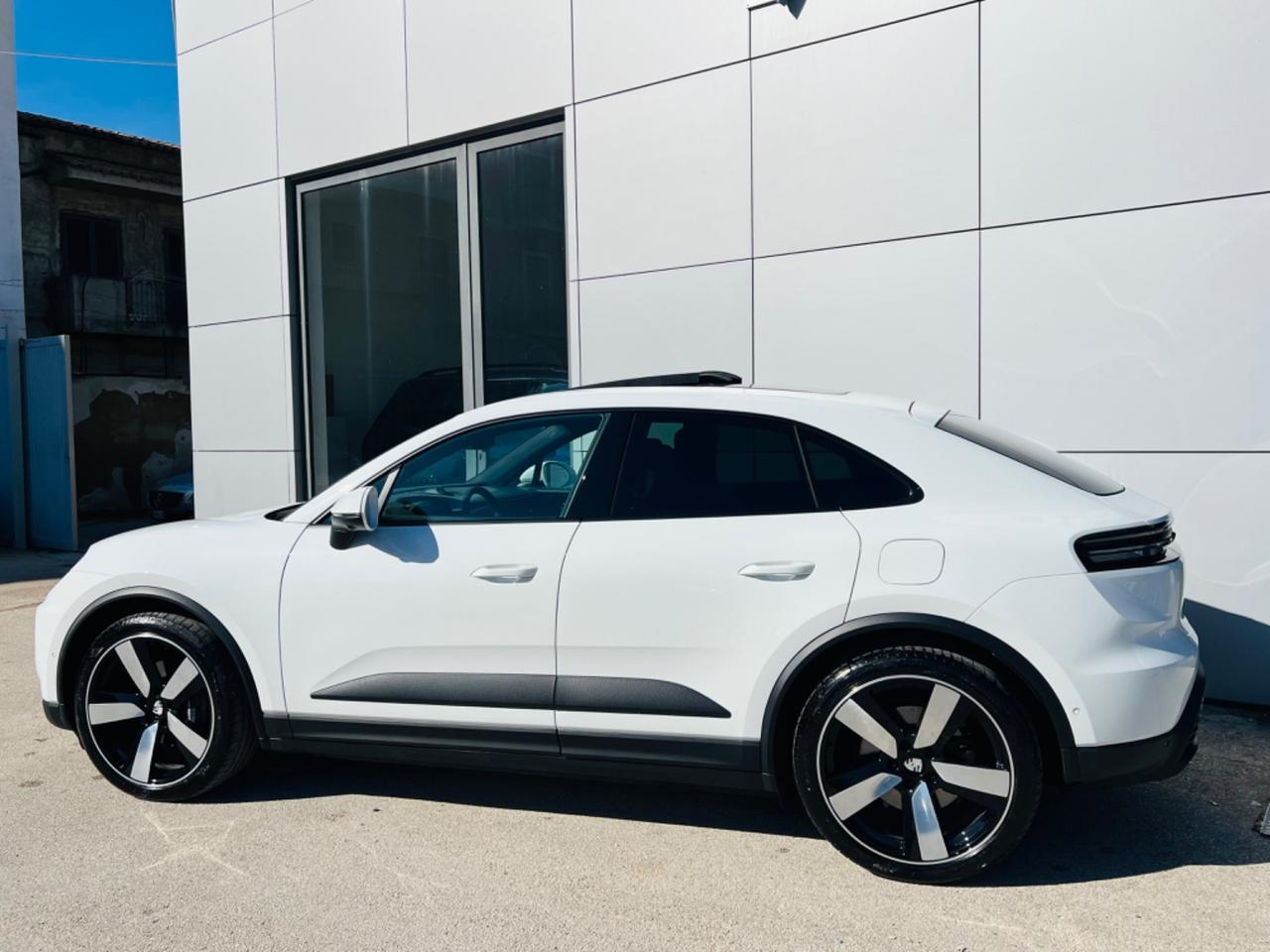 Porsche Macan EV 4 - possibilità noleggio no scoring