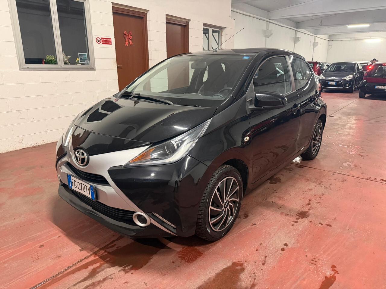 Toyota Aygo 1.0 VVT-i 69 CV 5P X-BLACK TSS NEOPAT