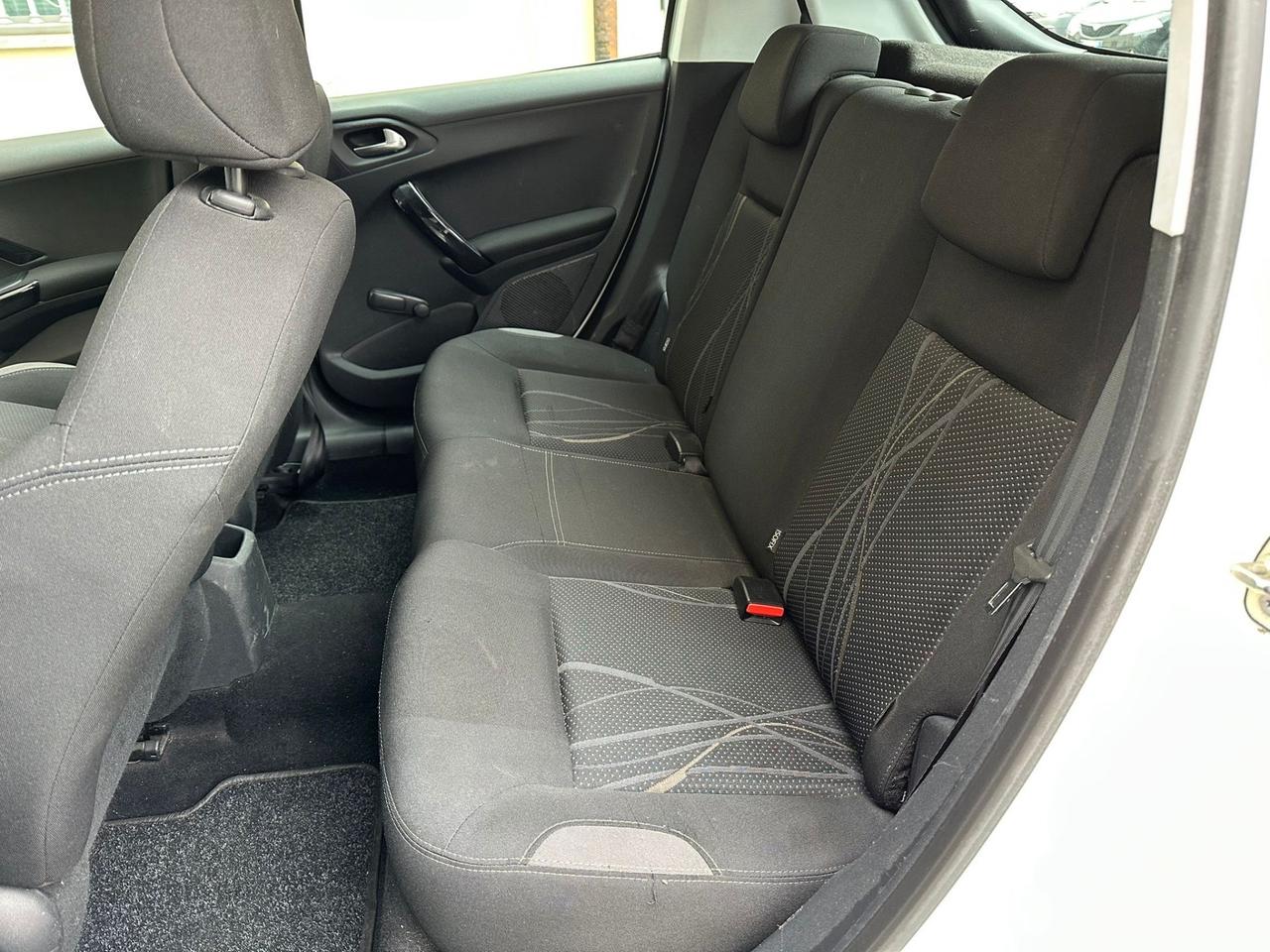 Peugeot 208 1.4 HDi 68 CV 5porte Allure