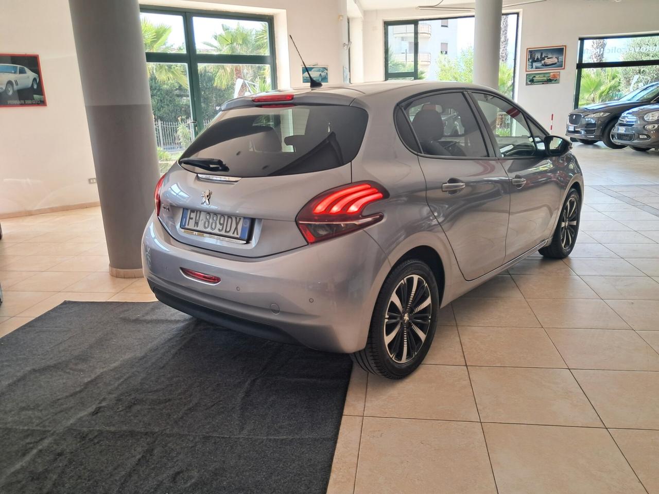 Peugeot 208 PureTech 82 Stop&Start 5 porte Signature