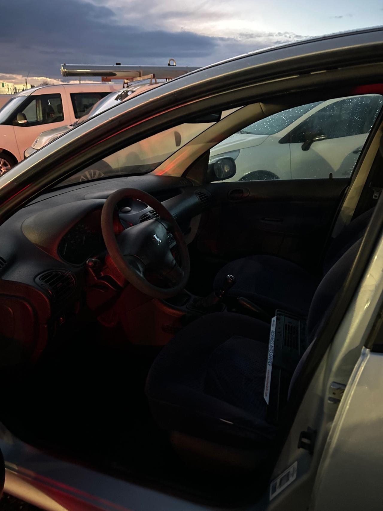 Peugeot 206 1.1 5p. XT