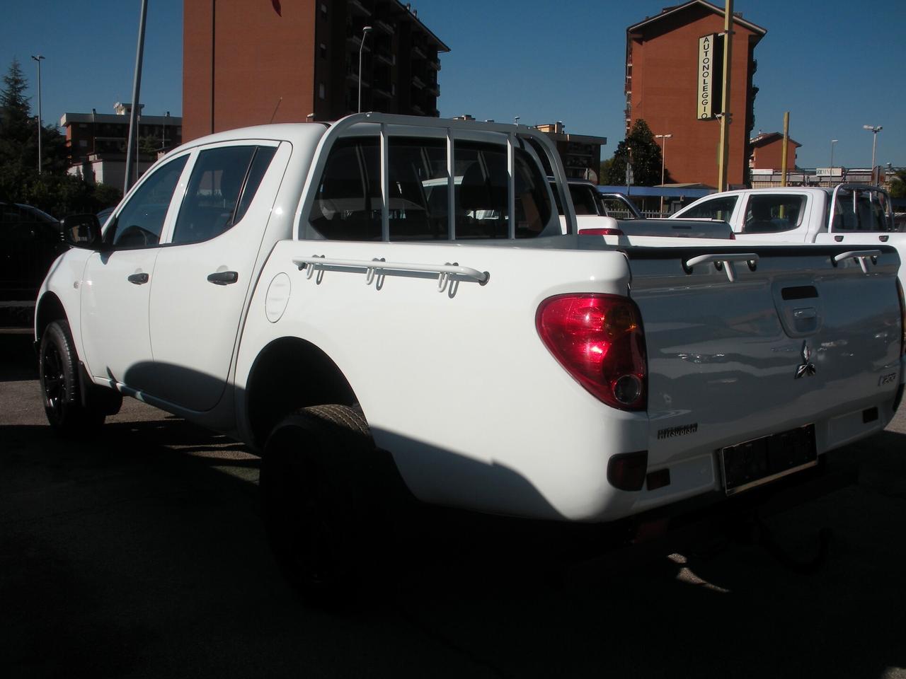 Mitsubishi L200 2.5 DI-D Double Cab Invite ''SAFARI''