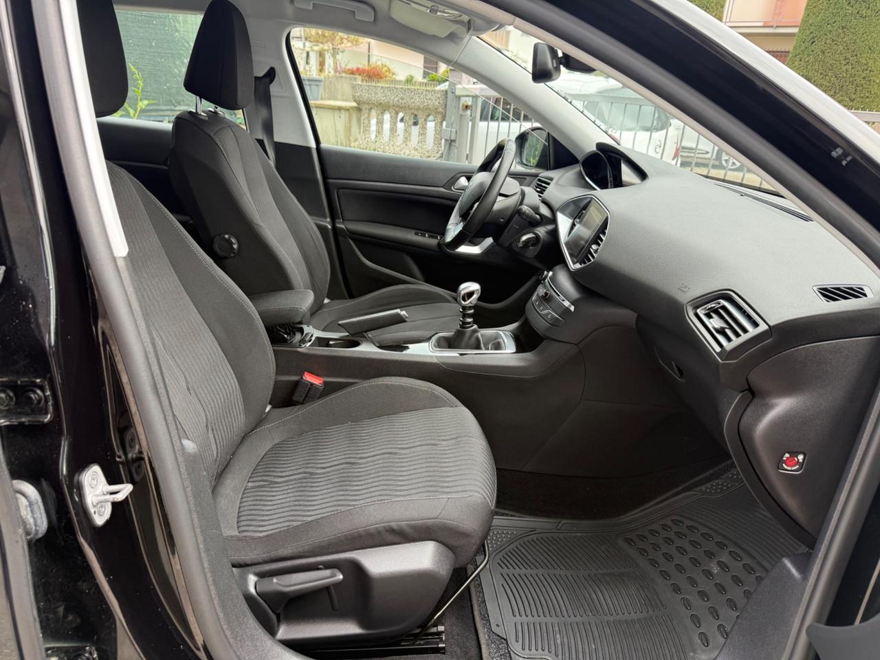 Peugeot 308 1.6 e-HDi Diesel 6MARCE POCHI KM