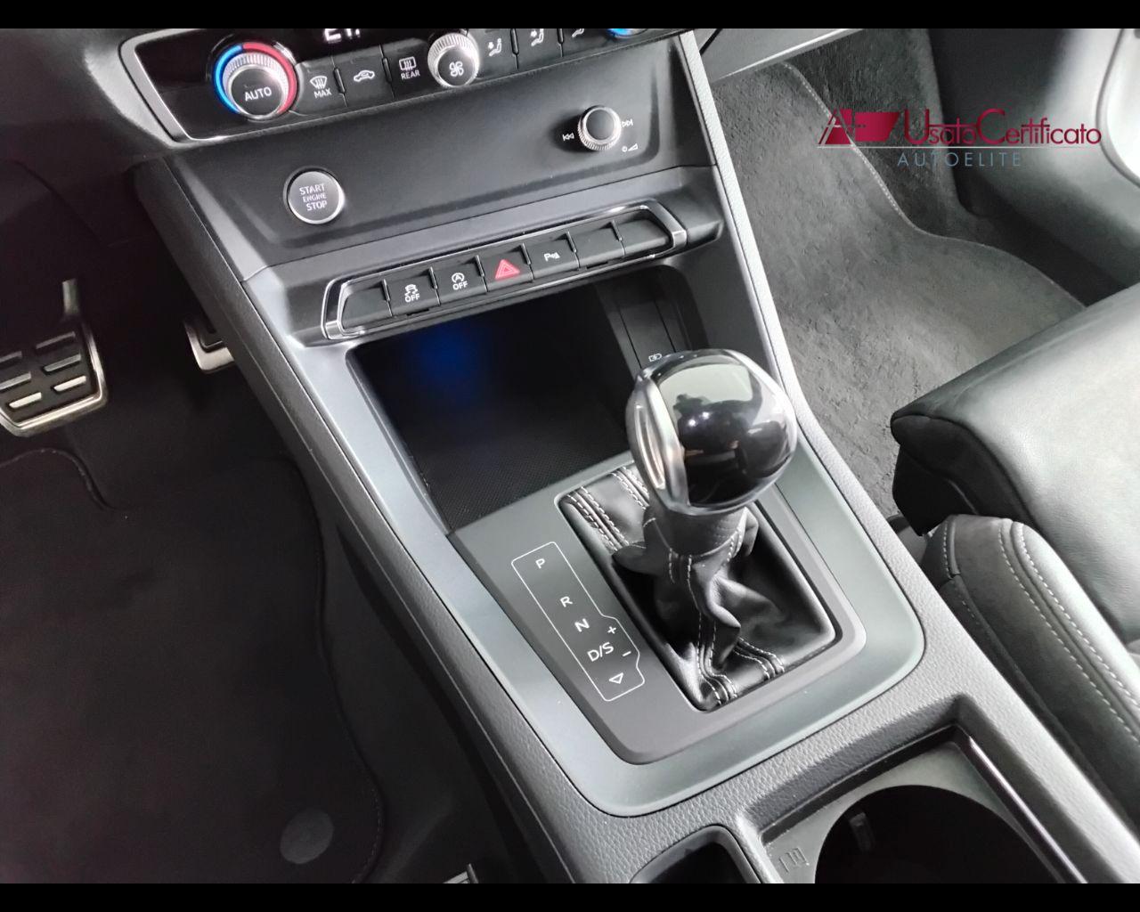 AUDI Q3 40 TDI quattro S tronic Business Advanced
