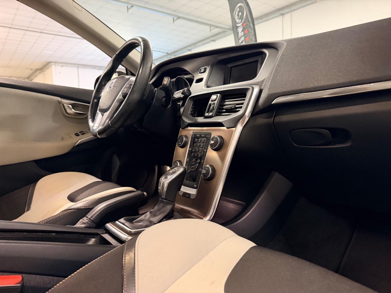 Volvo V40 Cross Country D3 Geartronic Momentum