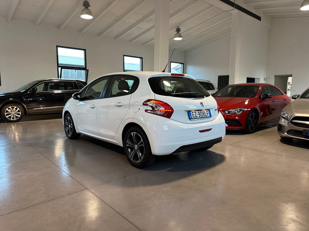 Peugeot 208 1.4 HDi 68 CV 5 porte Allure