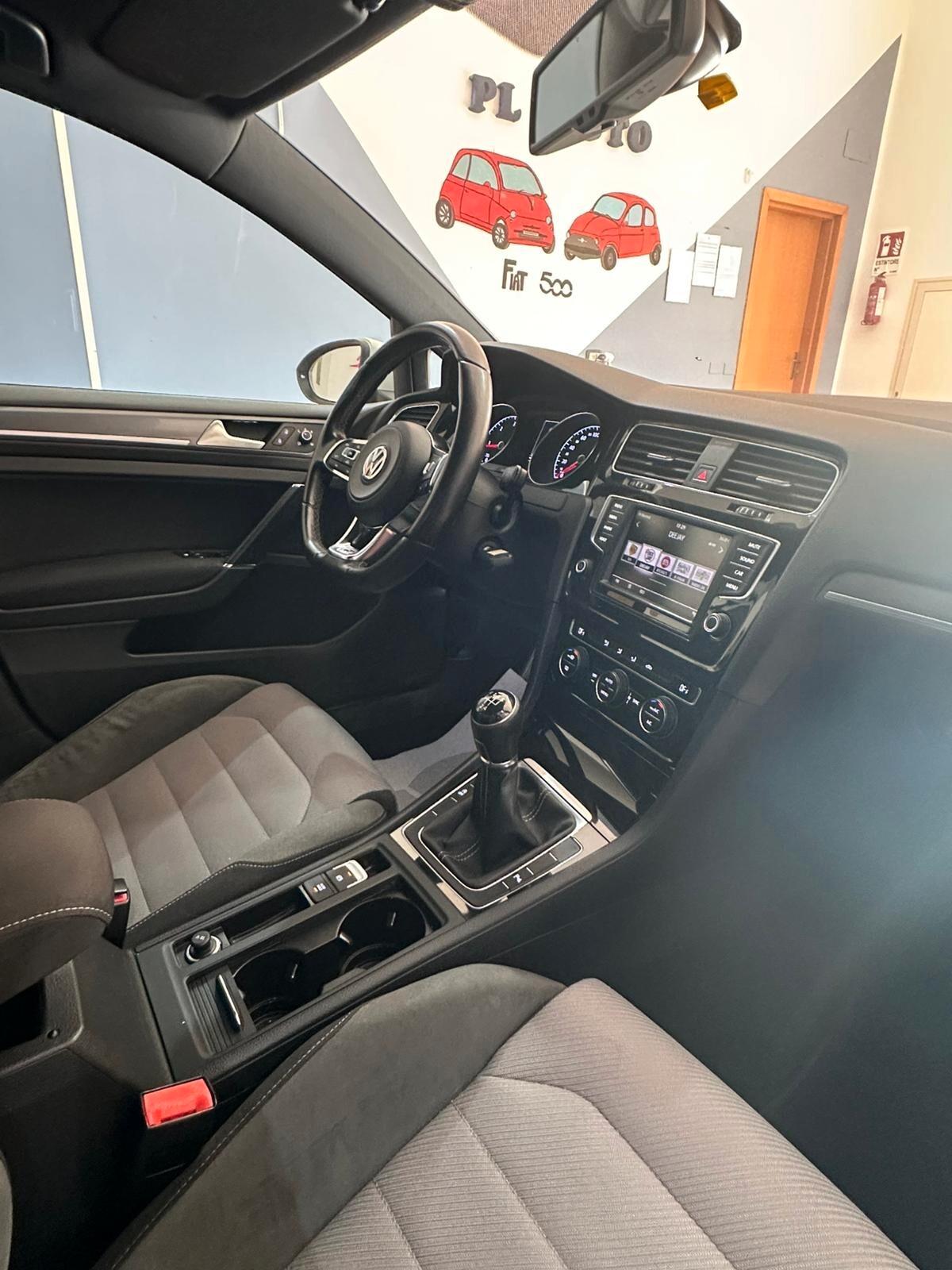 Volkswagen Golf 1.6 115 CV R-LINE