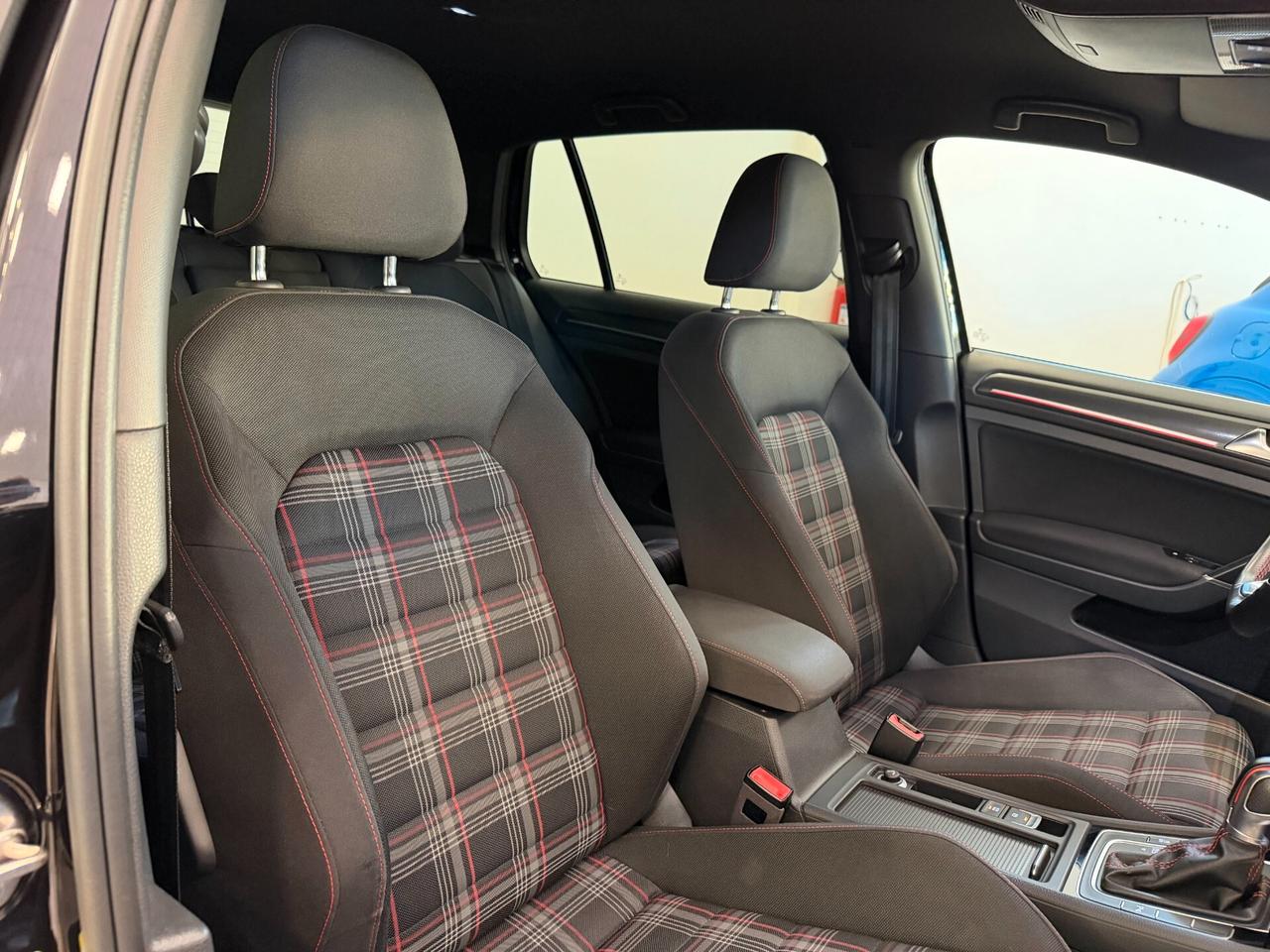 Volkswagen Golf GTI Performance 2.0 TSI 245 CV