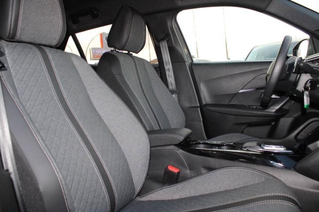 Peugeot 2008 1.2 Allure s&s 130cv eat8 con Navigatore e Carplay