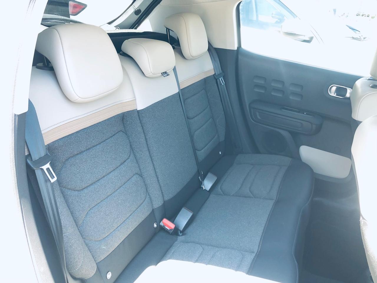 Citroen C31.2 110 CV TETTO NERO Shine -telecam-