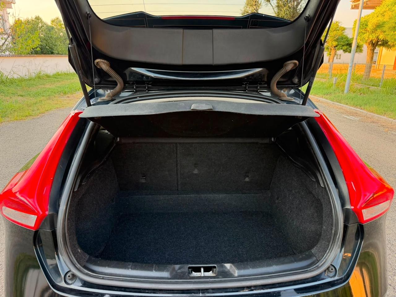 VOLVO V40 1.6 DIESEL CAMBIO AUTOMATICO