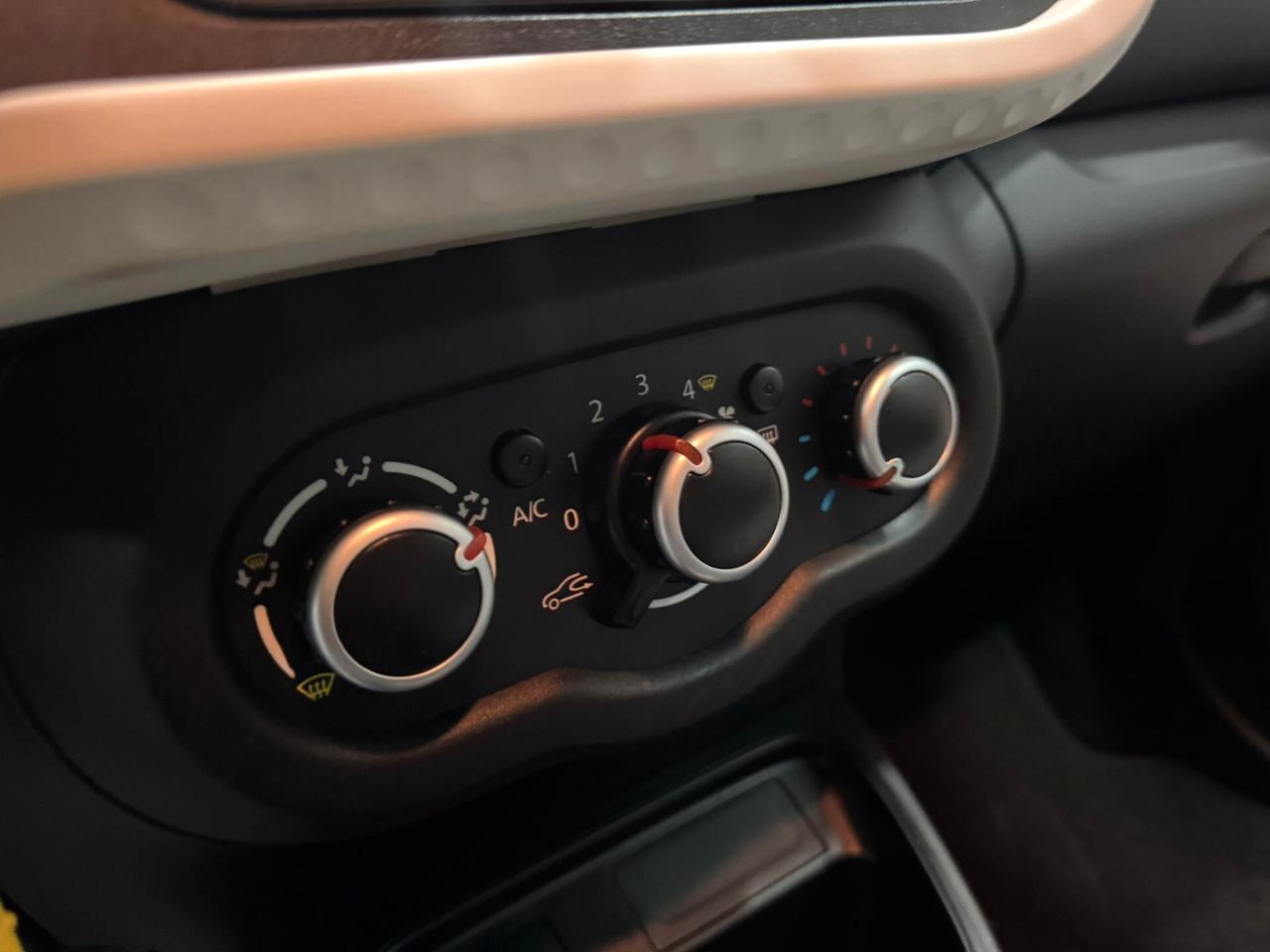 Renault Twingo SCe 65 CV Duel