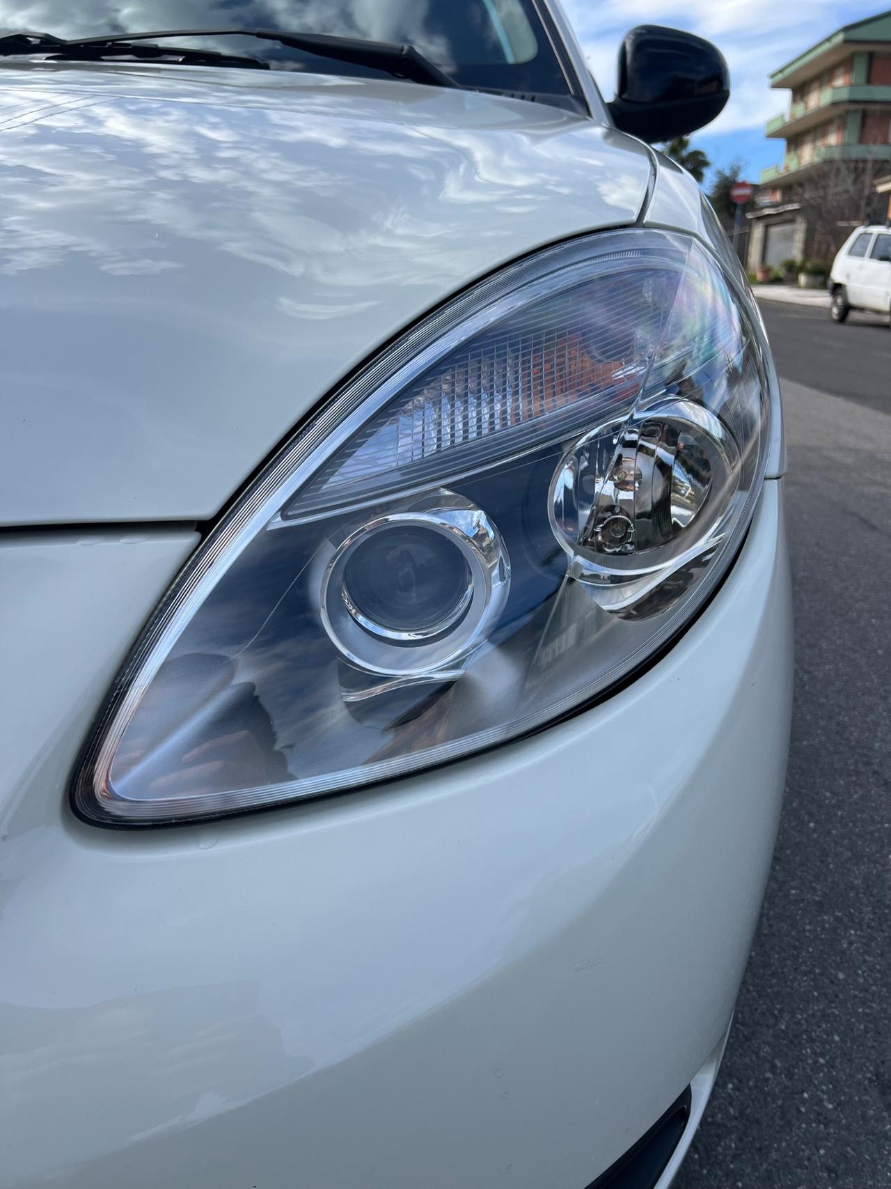 Lancia Ypsilon 1.3 MJT 75 CV Unyca
