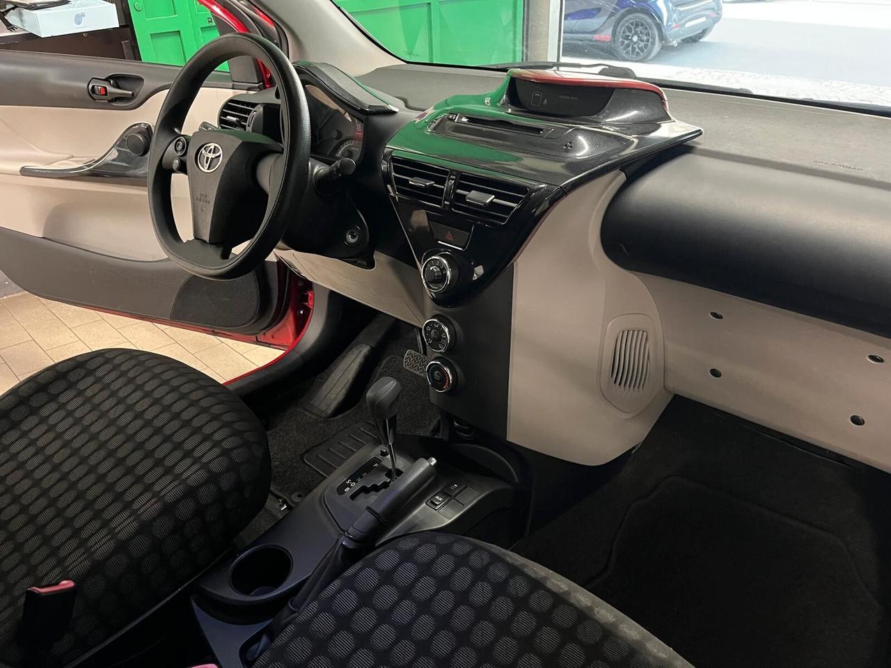 Toyota iQ automatica solo 69000km garanzia