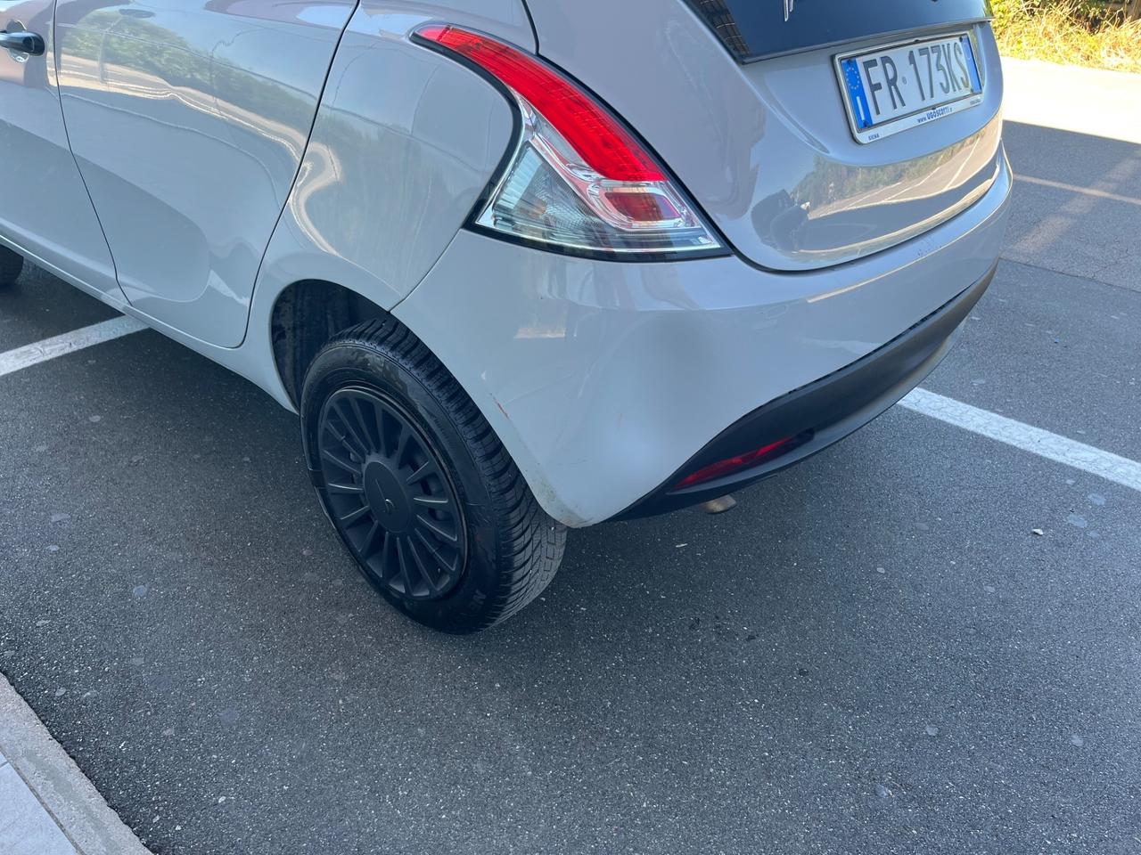 Lancia Ypsilon 0.9 TwinAir 85 CV 5 porte Metano Ecochic Platinum