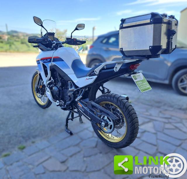HONDA Transalp XL750 .