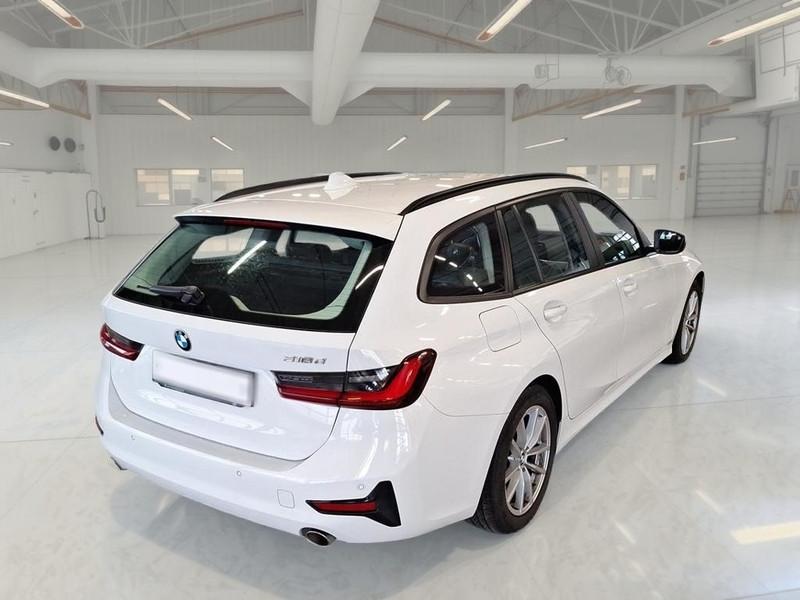 BMW 318 48V Business Advantage Touring auto
