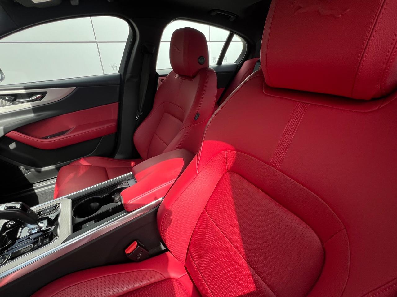 Jaguar XE 2.0d R-Dynamic S possibilità noleggio noscoring