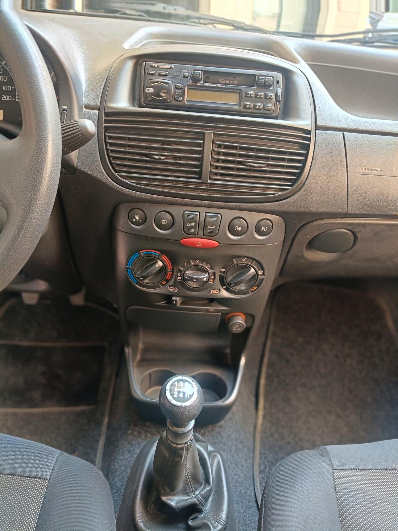 FIAT PUNTO 1.2 5PORTE-NEOPATENTATI-Euro 3100-