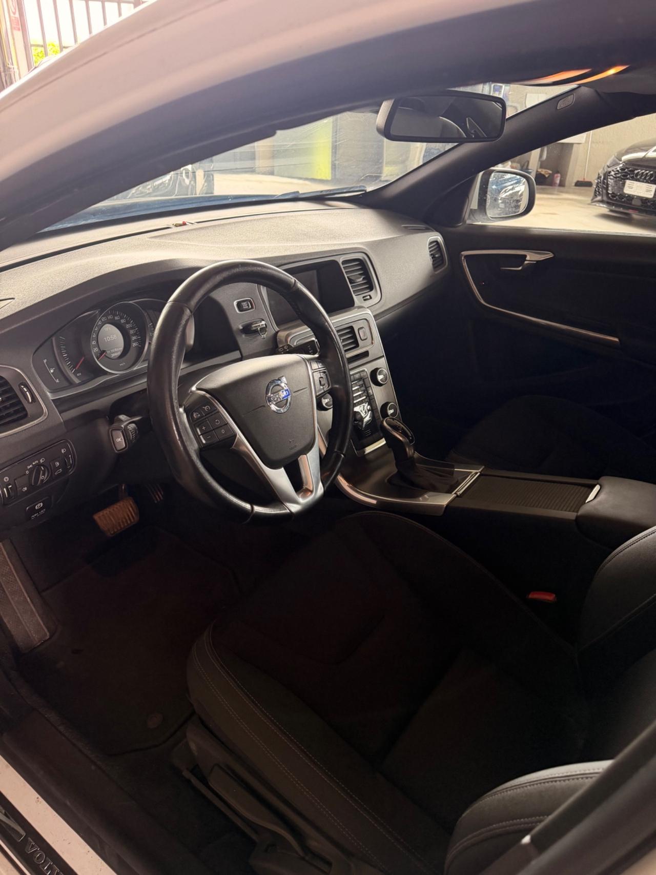 Volvo V60 D4 AWD Geartronic Momentum