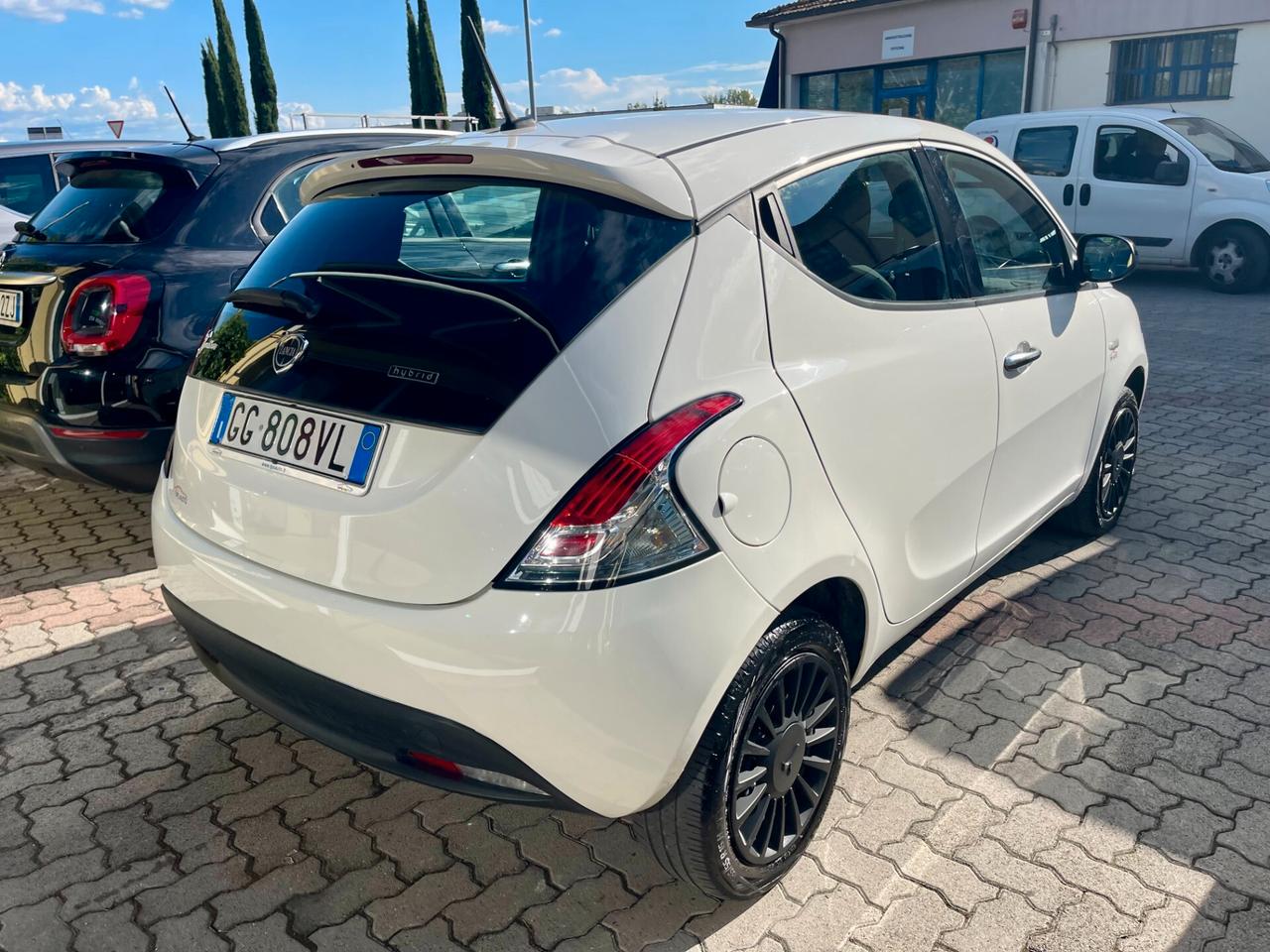 Lancia Ypsilon 1.0 FireFly 5 porte S&S Hybrid Silver