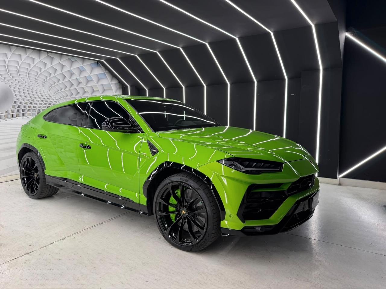 Lamborghini Urus 4.0 IPER FULL-POSSIBILE EFFETTUARE RENT TO BUY-KM CERTIFICATI-12 MESI GARANZIA-PERMUTE