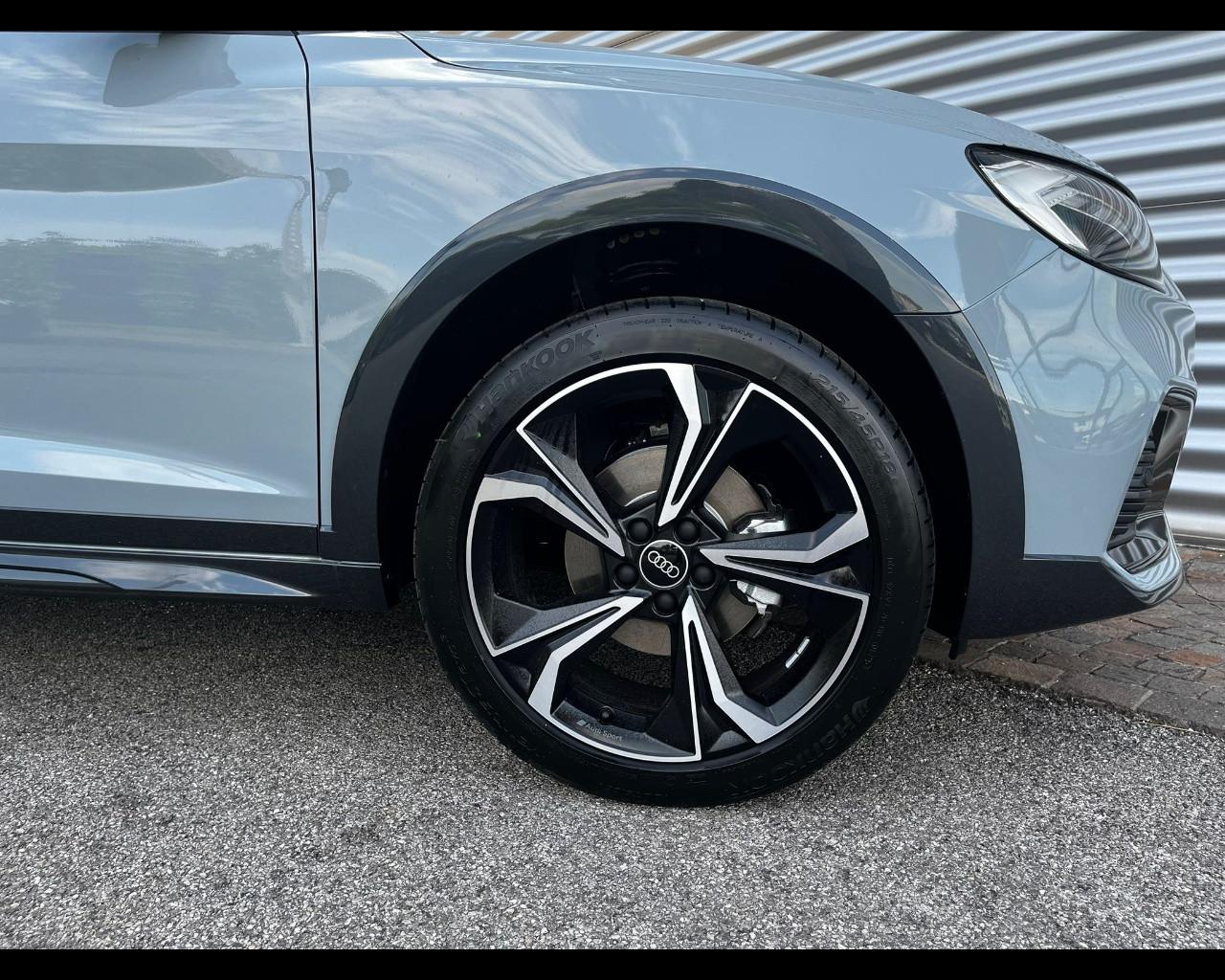 AUDI A1 ALLSTREET 30 TFSI S-TRONIC IDENTITY CONTRAST