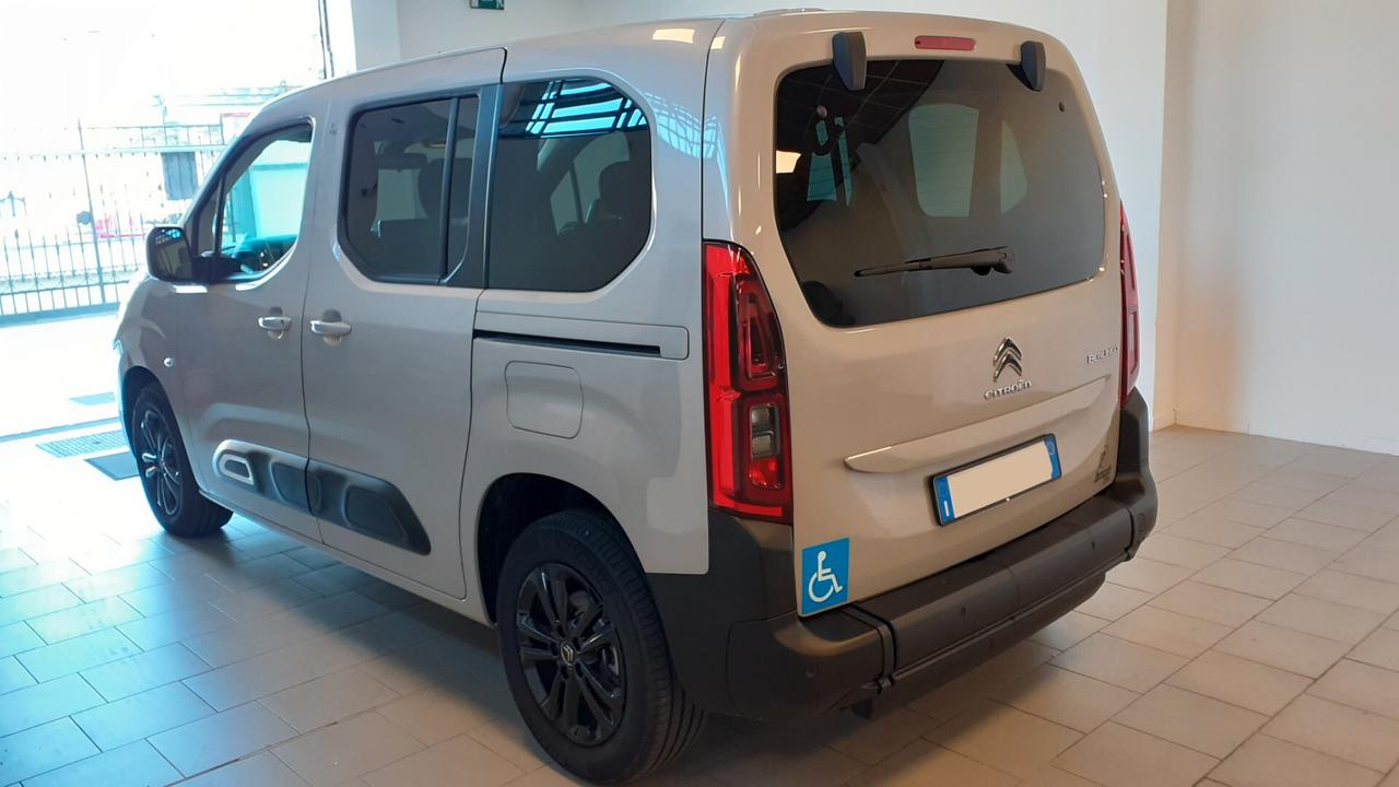 Berlingo benzina trasporto disabili pedana €6