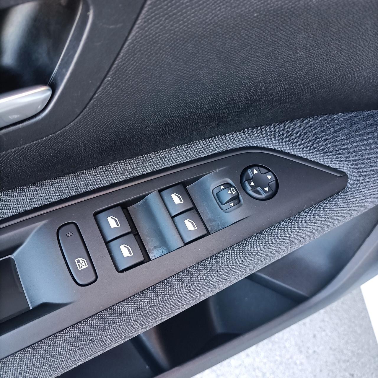 Peugeot 3008 BlueHDi 130 S&S EAT8 Active Business