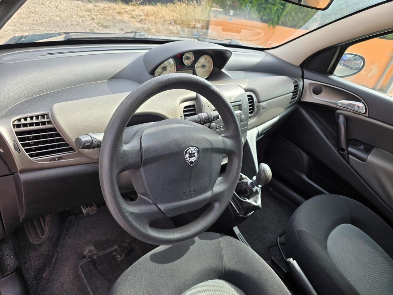 Lancia Ypsilon 1.2 16V Oro